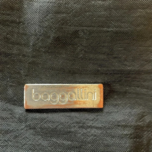 Baggallini crossbody bag Black 6 different compartments w/ flaps/zips/magnets. - Picture 3 of 15